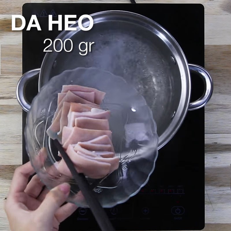 Bước 2 Sơ chế da heo Thịt đông chân giò