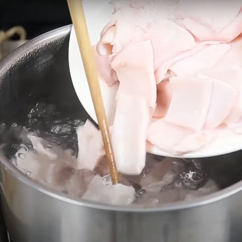 Bước 1 Sơ chế da heo Da heo nướng tỏi