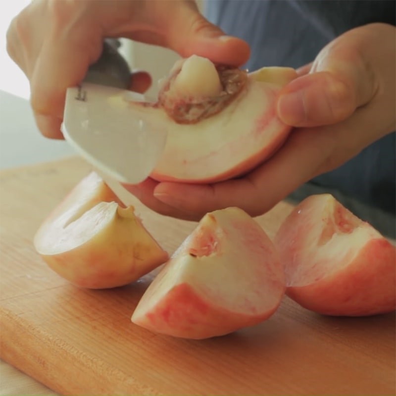 Bước 4 Sơ chế đào Panna cotta thạch soda đào