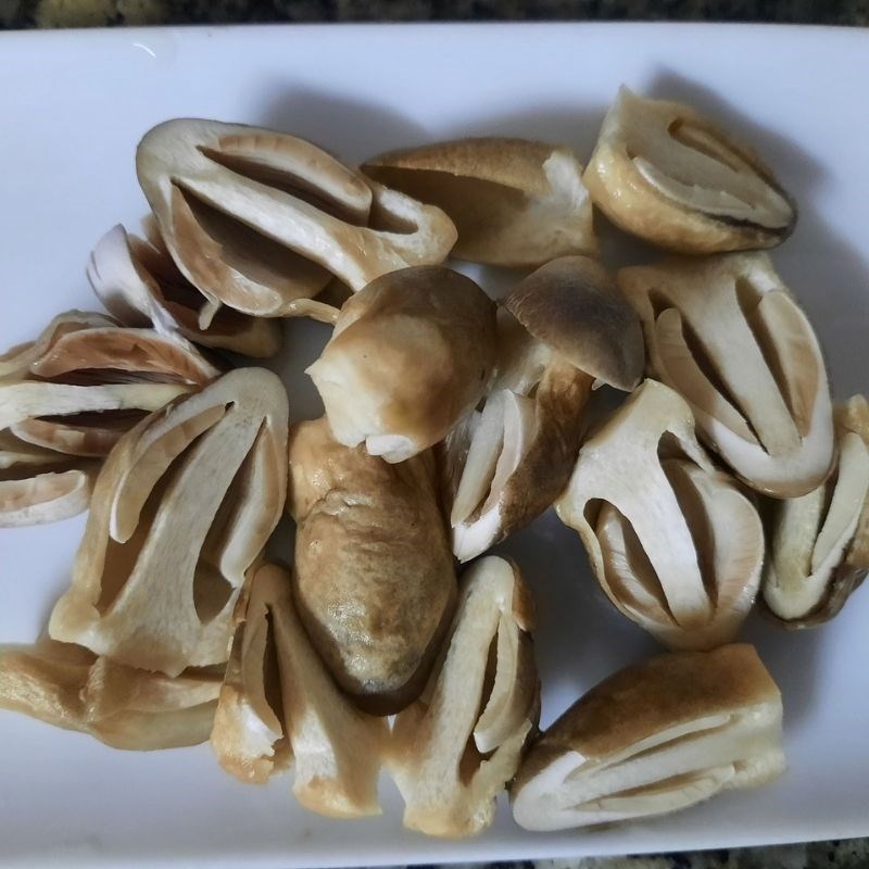 Bước 1 Sơ chế đậu hũ và nấm rơm Đậu hũ hấp nấm