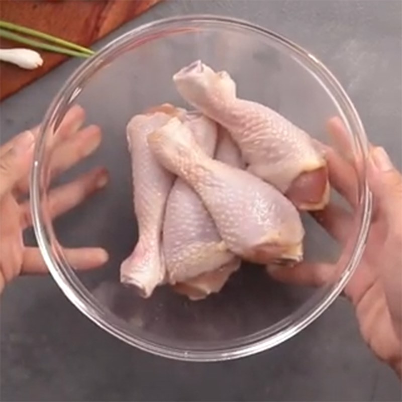 Bước 1 Sơ chế đùi gà Đùi gà chiên nước tương