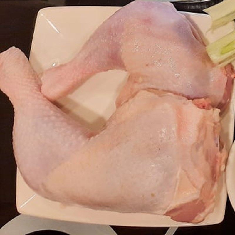 Bước 1 Sơ chế đùi gà Cơm gà Thái Lan - Khao Man Gai