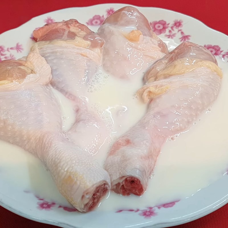 Bước 1 Sơ chế đùi gà Đùi gà chiên mật ong