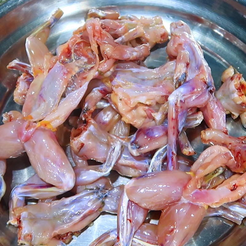 Bước 1 Sơ chế ếch Ếch xào sả nghệ