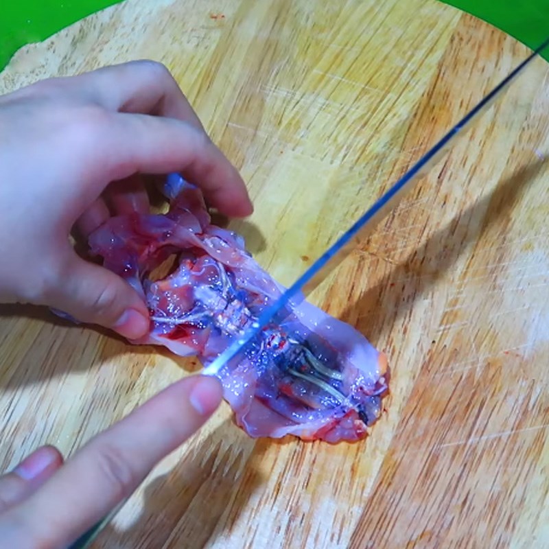 Bước 1 Sơ chế ếch Ếch xào sả nghệ