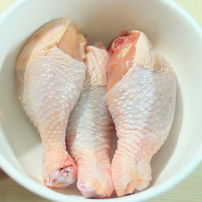 Bước 1 Sơ chế gà Gà chiên bột muối ớt