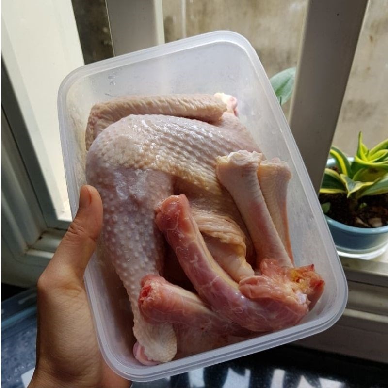 Bước 1 Sơ chế gà Gà ủ muối sả (công thức được chia sẻ từ người dùng)