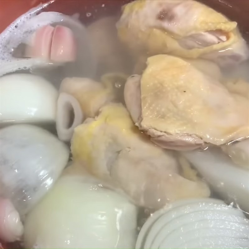 Bước 1 Sơ chế gà và nấu nước dùng Súp măng tây cua
