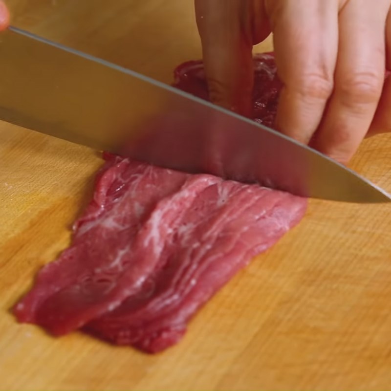 Bước 3 Sơ chế hải sản và thịt Mì hải sản cay champong