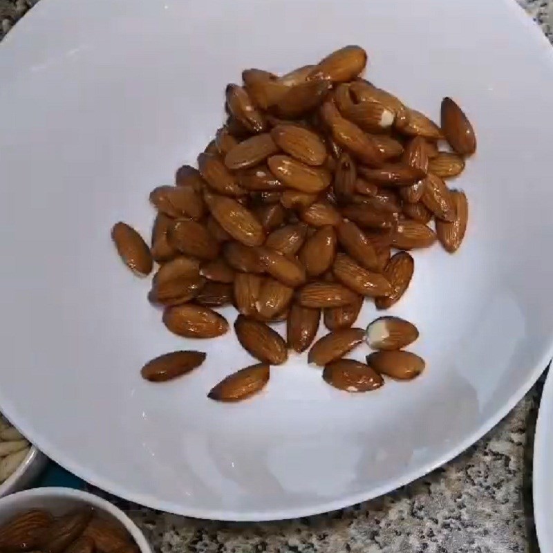 Bước 1 Sơ chế hạnh nhân Hạnh nhân rang muối