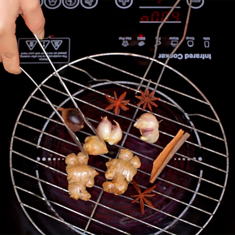 Bước 1 Sơ chế hương liệu Phở bò sốt vang