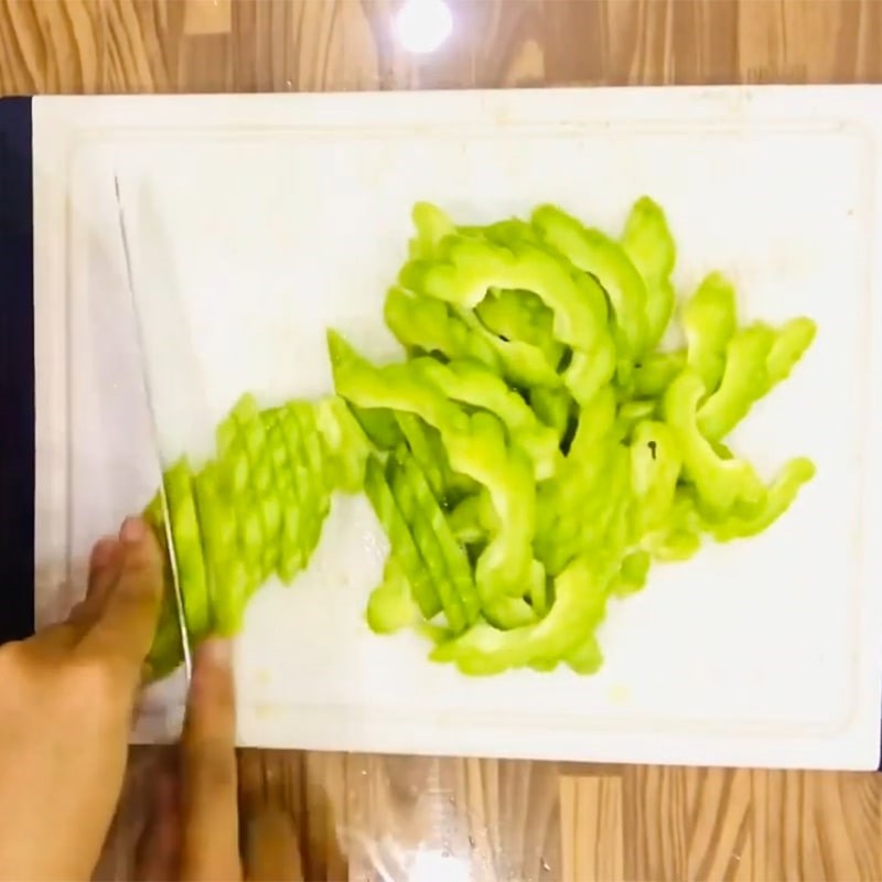 Bước 1 Sơ chế khổ qua Khổ qua ngâm nước mắm