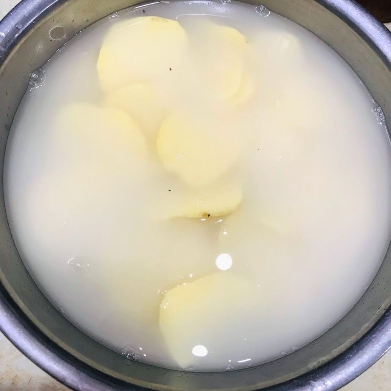 Bước 1 Sơ chế khoai lang Khoai lang chiên mật ong (công thức được chia sẻ từ người dùng)