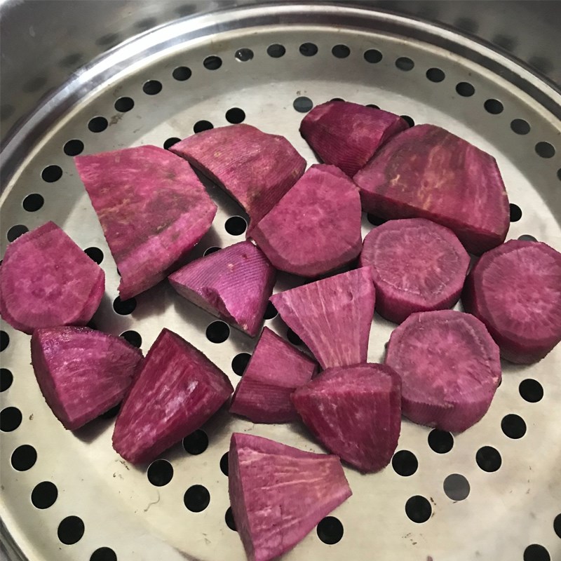 Bước 1 Sơ chế khoai và phô mai Bánh khoai lang tím bọc phô mai nướng (ít calo)