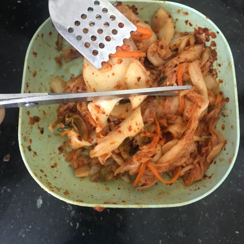 Bước 1 Sơ chế kim chi Cơm rang kim chi thịt bò