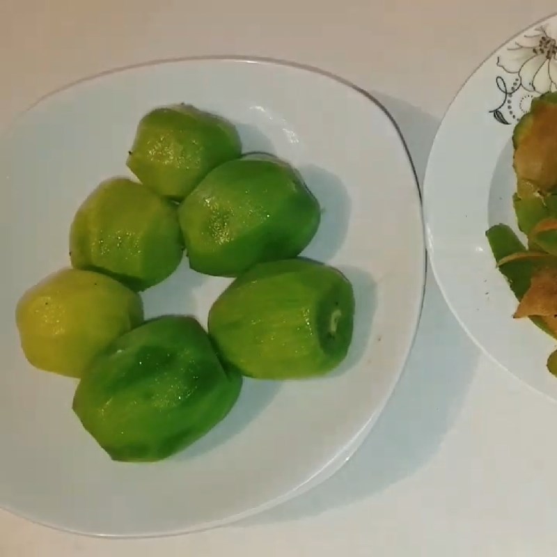 Bước 1 Sơ chế kiwi Mứt kiwi phết bánh mì