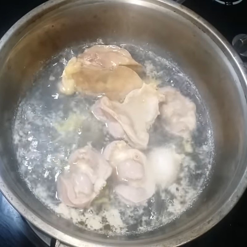 Bước 1 Sơ chế lòng gà Lòng gà xào rau cải