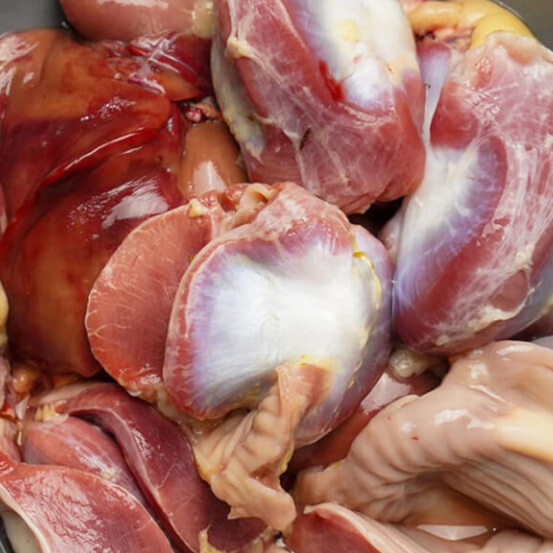 Bước 1 Sơ chế lòng gà Lòng gà xào hành tây
