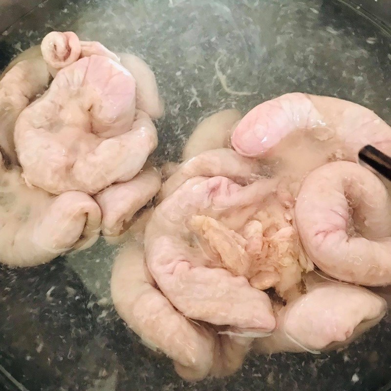 Bước 1 Sơ chế lòng non Lòng heo xào cải chua (dưa cải)