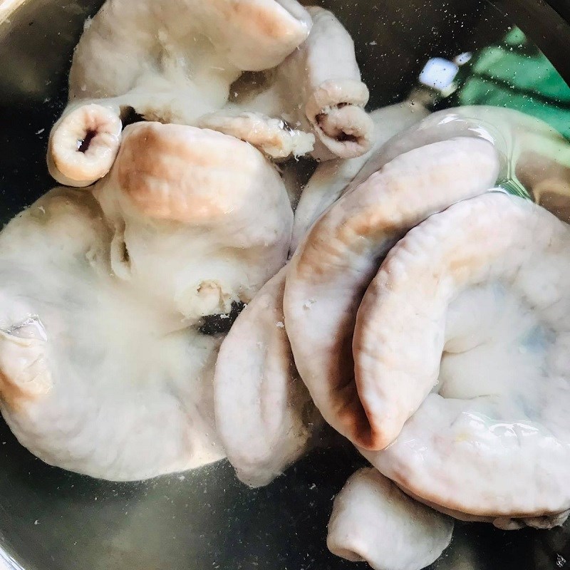 Bước 1 Sơ chế lòng non Lòng heo xào cải chua (dưa cải)