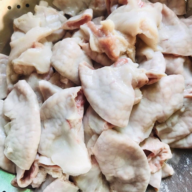 Bước 1 Sơ chế lòng non Lòng heo xào cải chua (dưa cải)