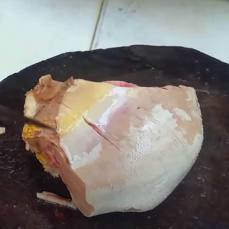 Bước 1 Sơ chế lưỡi bò Lưỡi bò kho cà rốt