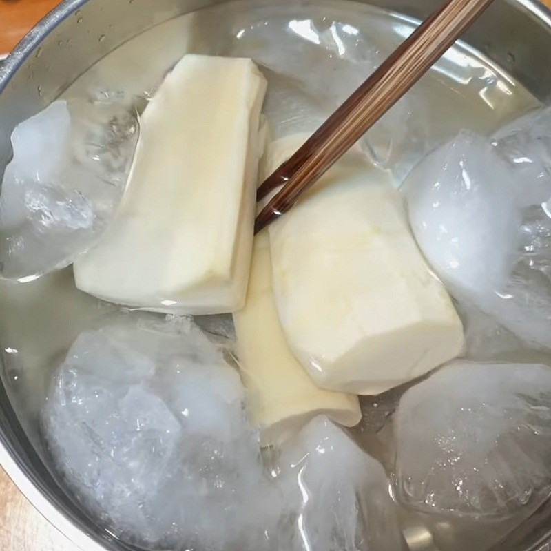 Bước 1 Sơ chế măng Măng kho đậu hũ