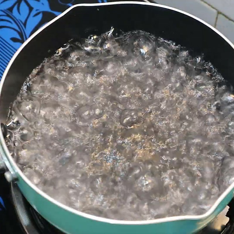 Bước 3 Sơ chế các nguyên liệu khác Chân gà rút xương xào măng chua