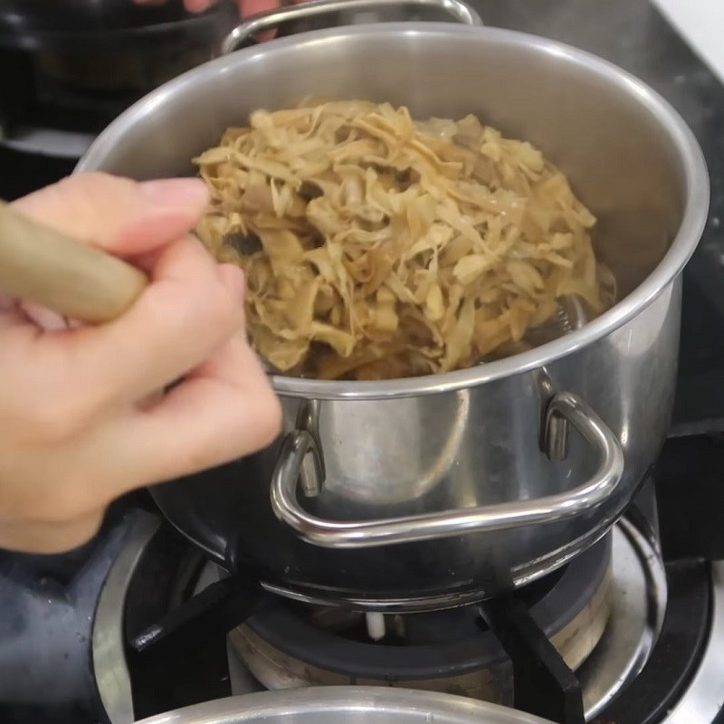 Bước 1 Sơ chế măng khô Bún măng chay