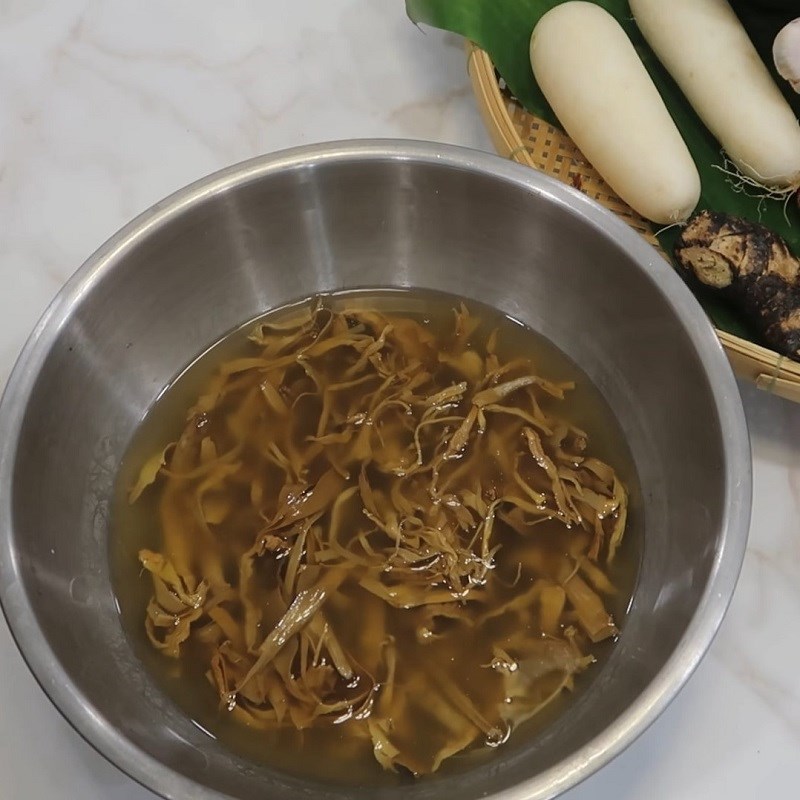 Bước 1 Sơ chế măng khô Bún măng chay