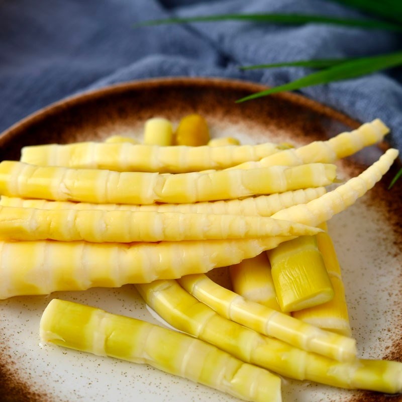 Bước 1 Sơ chế măng trúc Măng trúc ngâm tỏi ớt (công thức từ tiktok Cách Nấu Ngon cùng Cách Nấu Ngon)