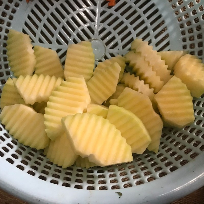 Bước 2 Sơ chế măng và rau củ Đuôi heo hầm măng tươi