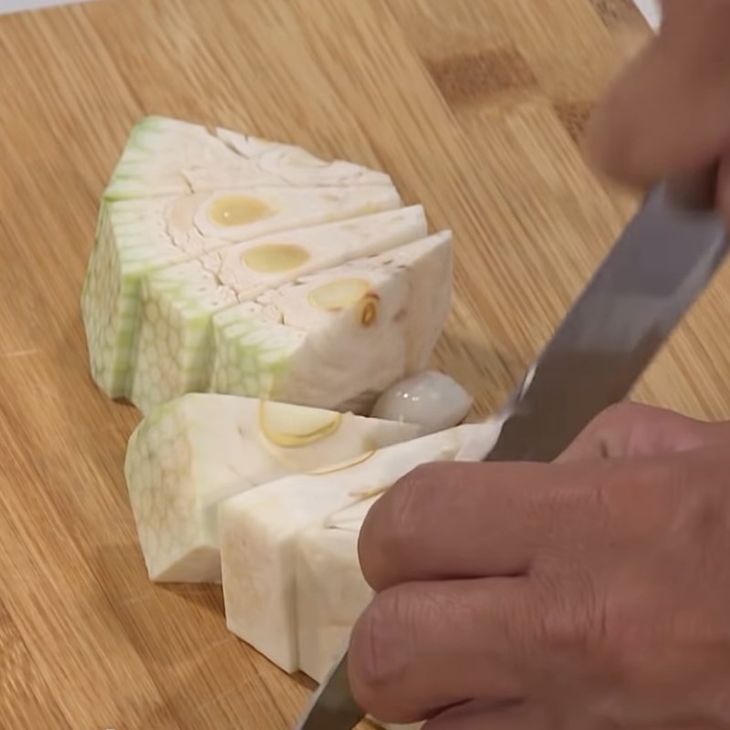 Bước 1 Sơ chế mít non và trái vả Canh mít non nấu sườn