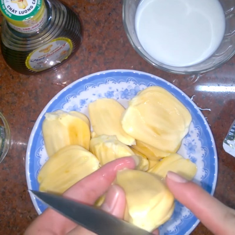 Bước 1 Sơ chế múi mít Sinh tố mít sữa chua