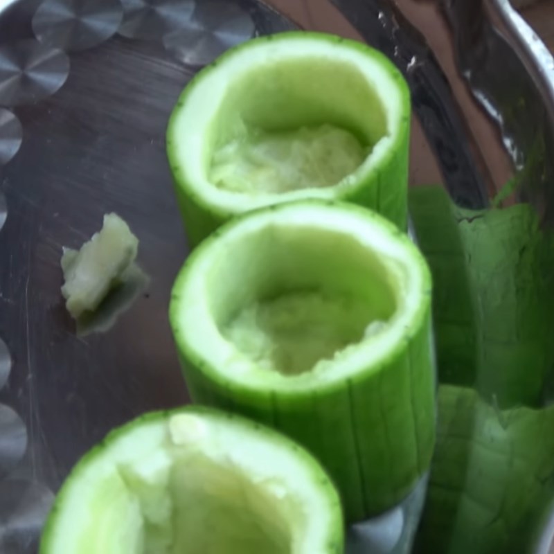 Bước 2 Sơ chế mướp Chả cá thu hấp mướp