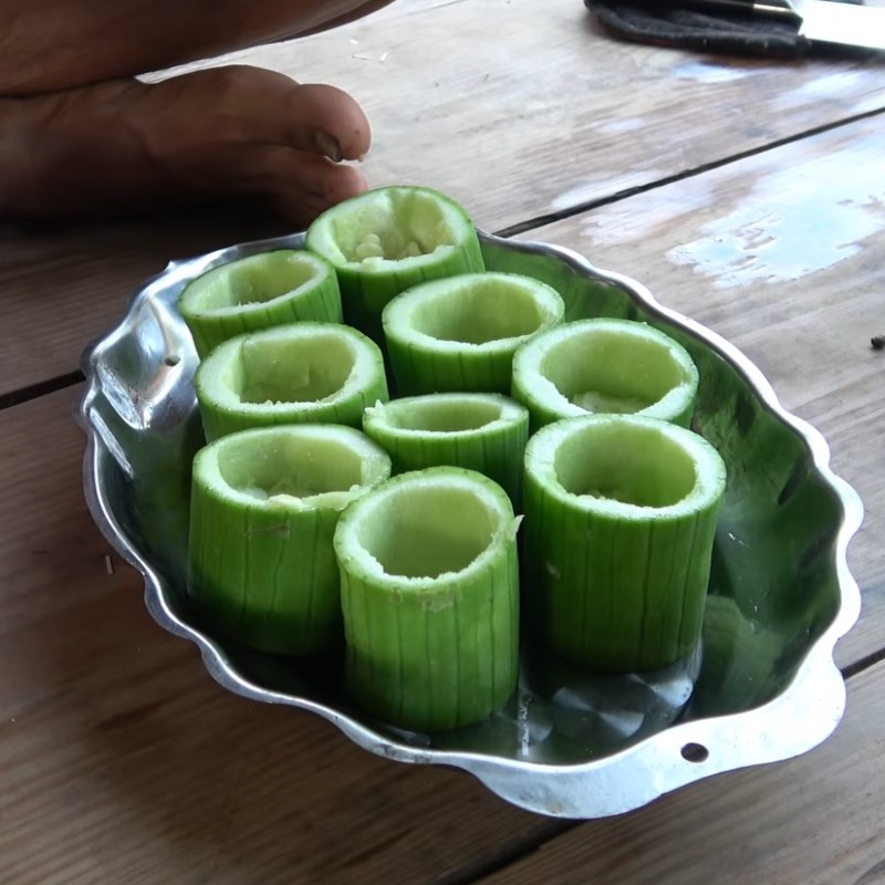 Bước 2 Sơ chế mướp Chả cá thu hấp mướp