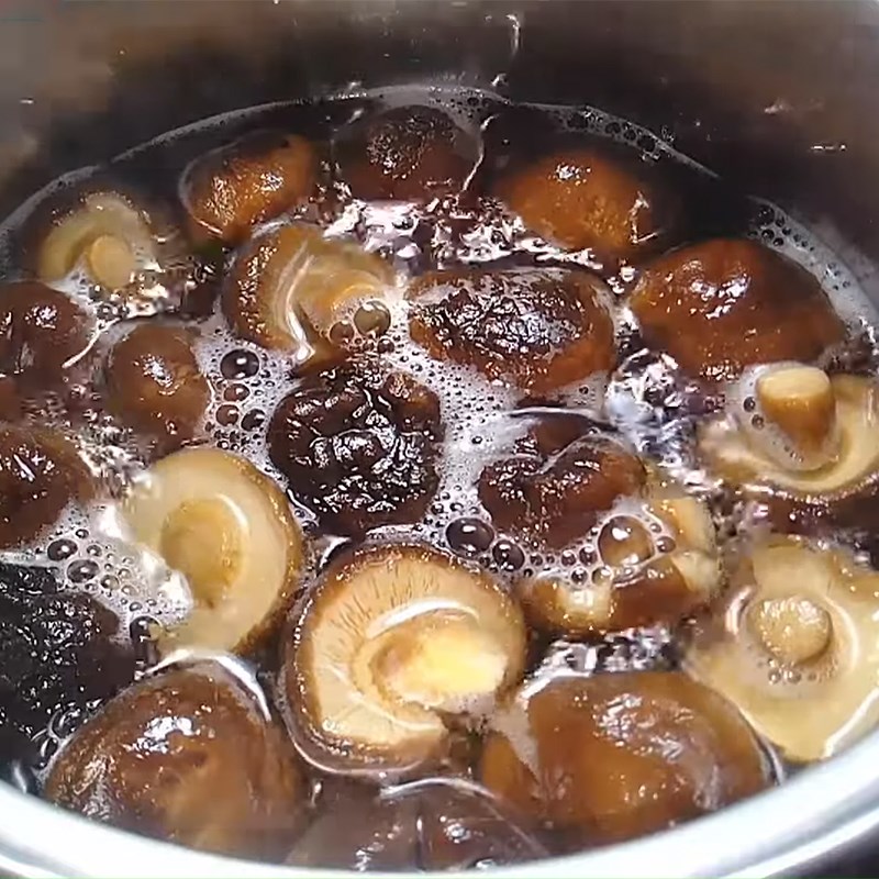 Bước 2 Sơ chế nấm đông cô Chả lụa chay kho nấm