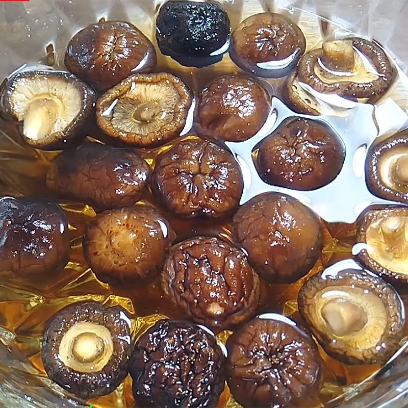 Bước 2 Sơ chế nấm đông cô Chả lụa chay kho nấm