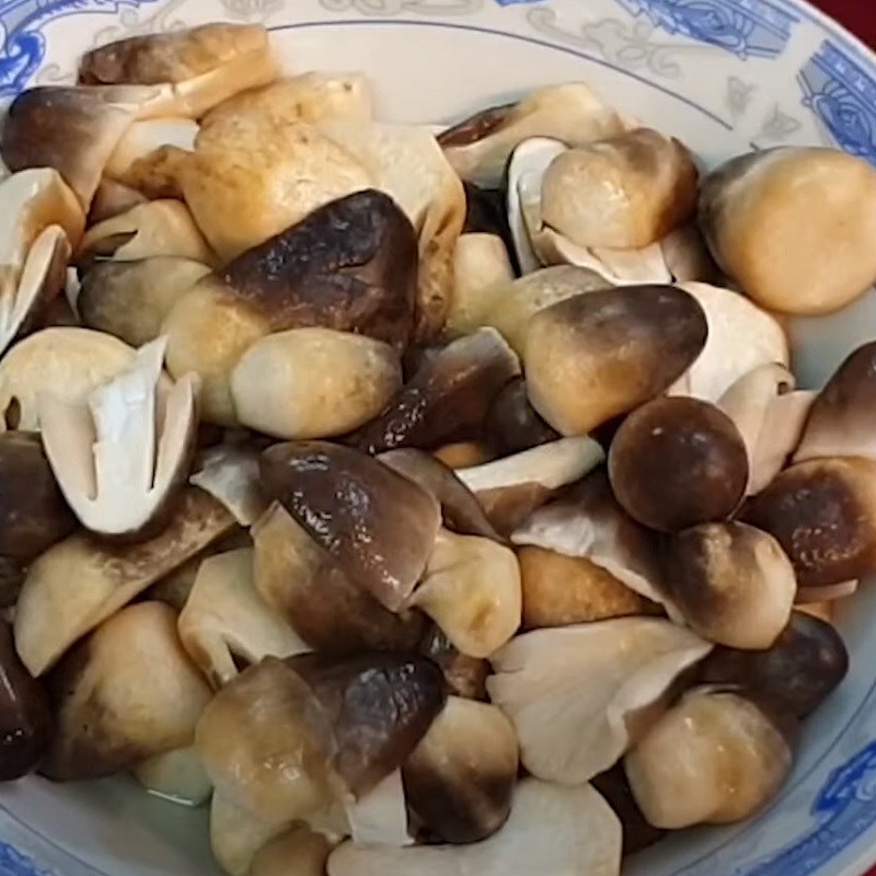 Bước 1 Sơ chế nấm rơm Nấm rơm xào sa tế