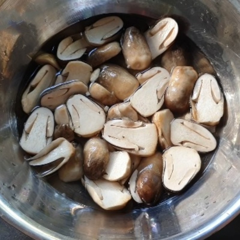 Bước 1 Sơ chế nấm rơm Nấm rơm xào dưa cải chua