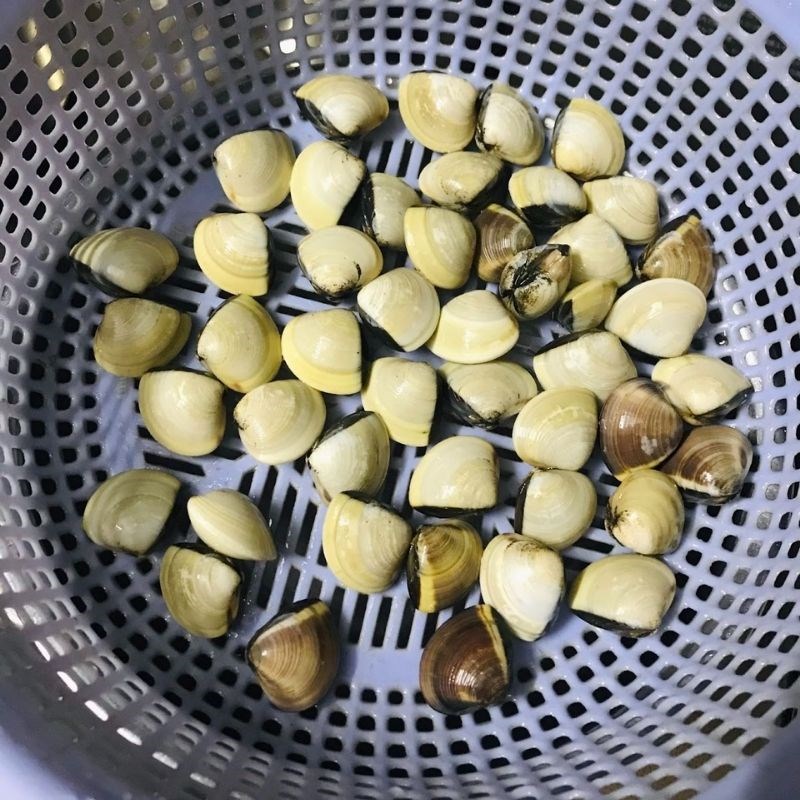 Bước 1 Sơ chế nghêu Canh cải xanh nấu nghêu