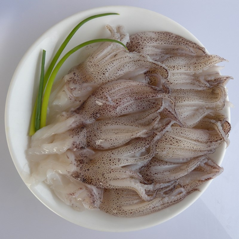 Bước 1 Sơ chế nguyên liệu Mực nướng sa tế (Công thức được chia sẻ từ Tiktok Cách Nấu Ngon cùng Cách Nấu Ngon)
