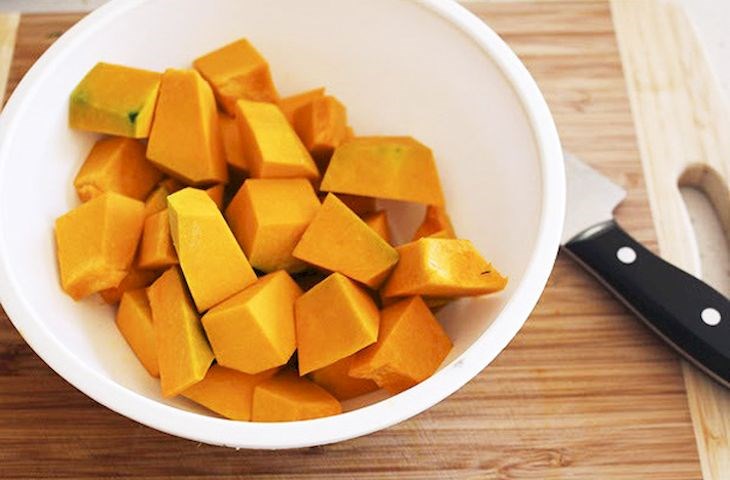 Bước 1 Sơ chế nguyên liệu Súp bí đỏ