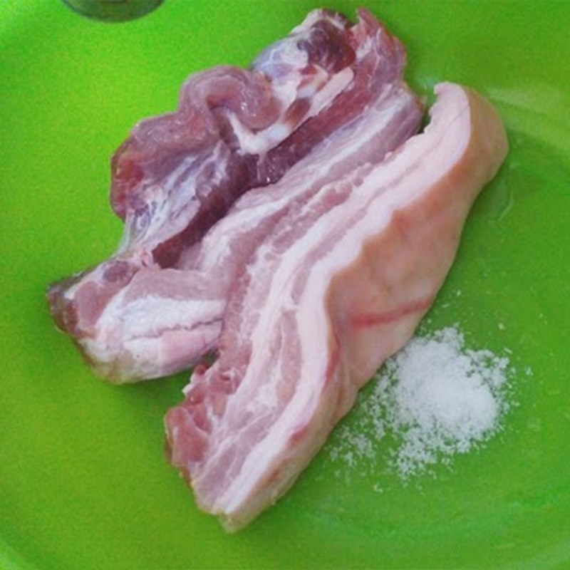 Bước 1 Sơ chế nguyên liệu Ba rọi chiên sả ớt bằng nồi chiên không dầu
