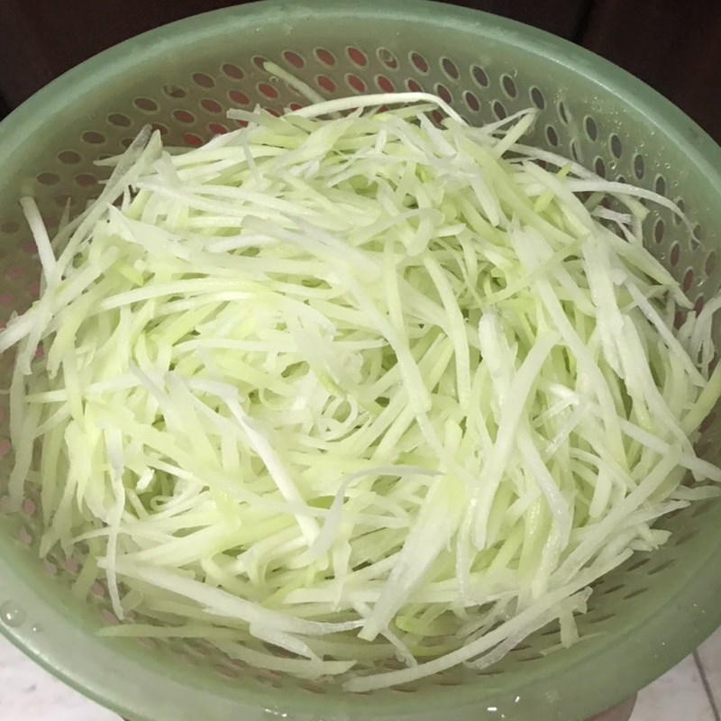Bước 1 Sơ chế nguyên liệu Su su xào tôm