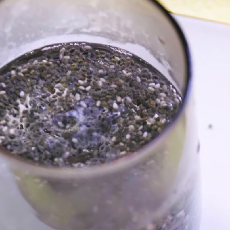 Bước 1 Sơ chế nguyên liệu Sinh tố cà phê hạt chia