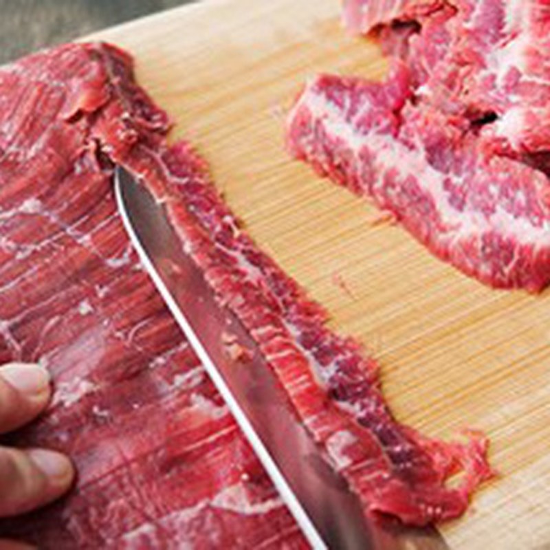 Bước 1 Sơ chế nguyên liệu Bò cuộn nấm kim châm bằng nồi chiên không dầu