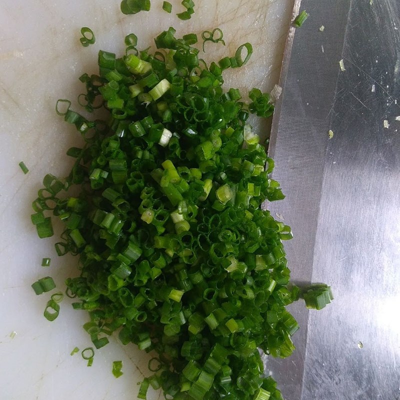 Bước 1 Sơ chế nguyên liệu Cá cơm chiên bột cuốn bánh tráng rau sống