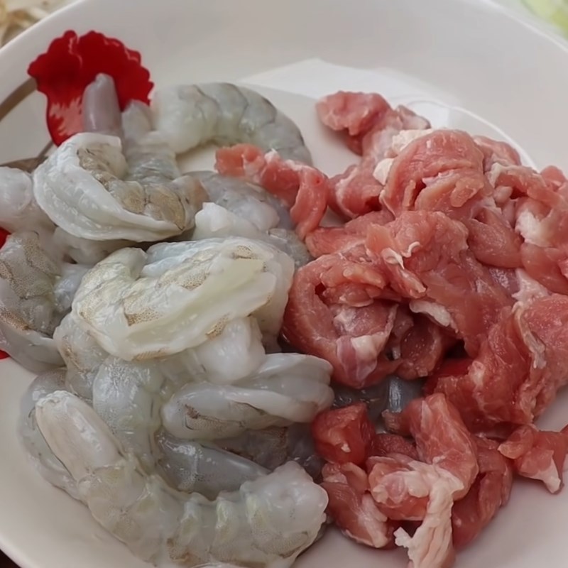 Bước 1 Sơ chế nguyên liệu Bánh xèo bằng bánh tráng