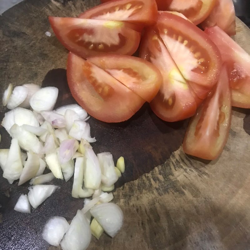 Bước 1 Sơ chế nguyên liệu Thịt heo xào chua ngọt (công thức được chia sẻ từ người dùng)